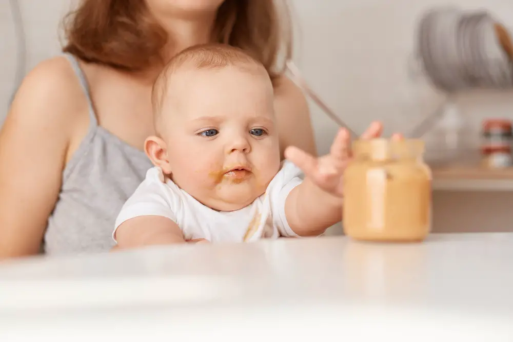 Eco-Friendly Baby Feeding: A Guide to Organic Baby Food, Glass Bottles, and Silicone Bibs